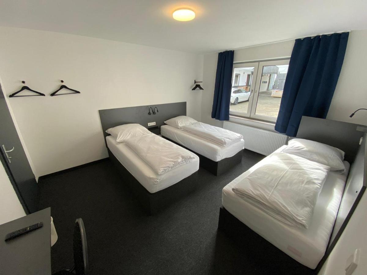 Zzzimple - Staffless & Self Check-In Hotel Pillig Exterior foto